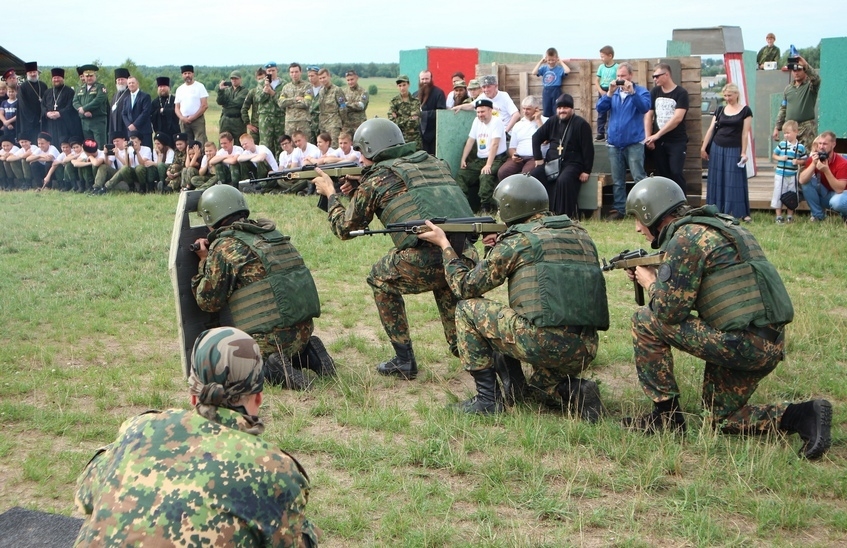 В Дивееве открылся международный военно-патриотический фестиваль "Православный воин"