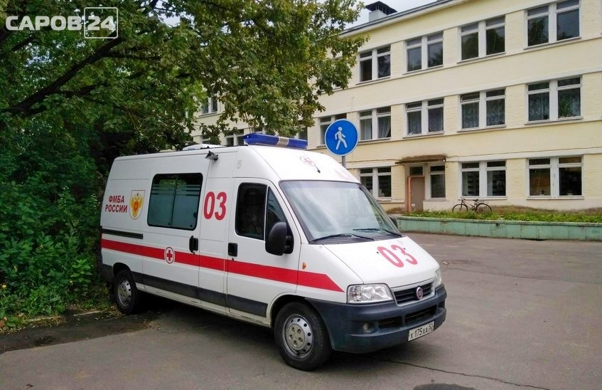 Ребенок разгрыз телефон и был доставлен в больницу