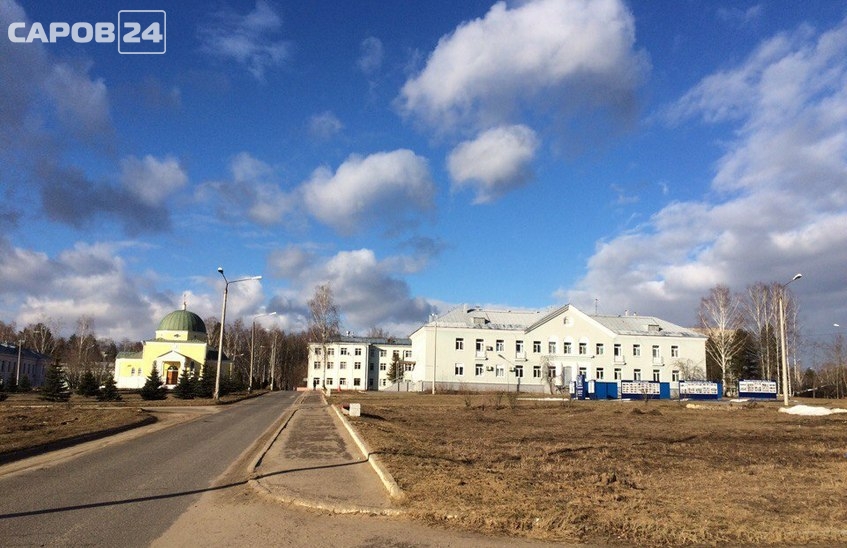 Ребенок получил сложную резаную травму запястья, катаясь на коньках
