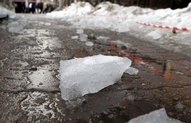 Две «Лады Гранты» получили повреждения из-за природных явлений