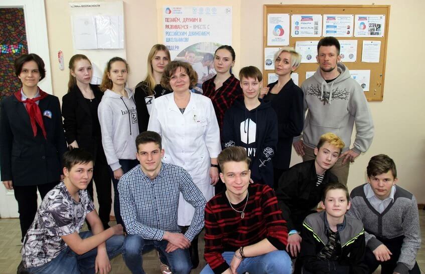 Педиатр и психолог рассказали подросткам о природе стрессов