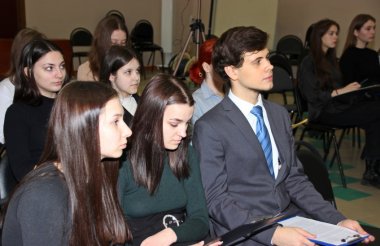 Одиннадцатиклассники открыли с нового ракурса «Алые паруса»
