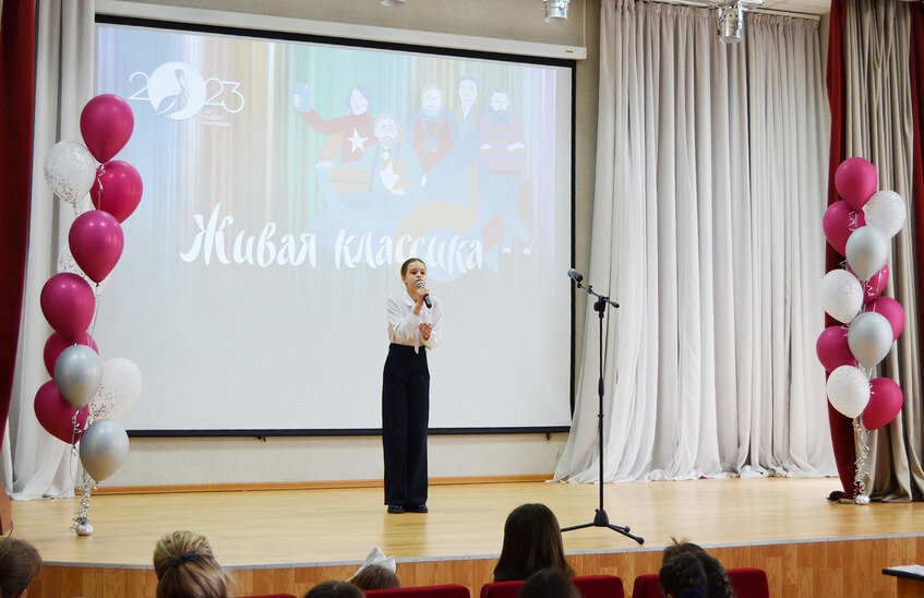 Три школьницы представят Саров на областном конкурсе чтецов