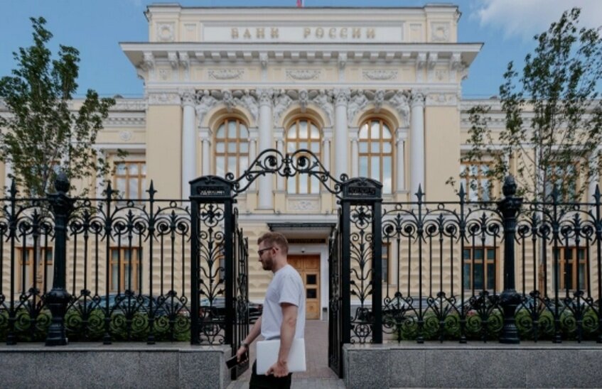 Центробанк России внепланово повысил ключевую ставку до 12 %