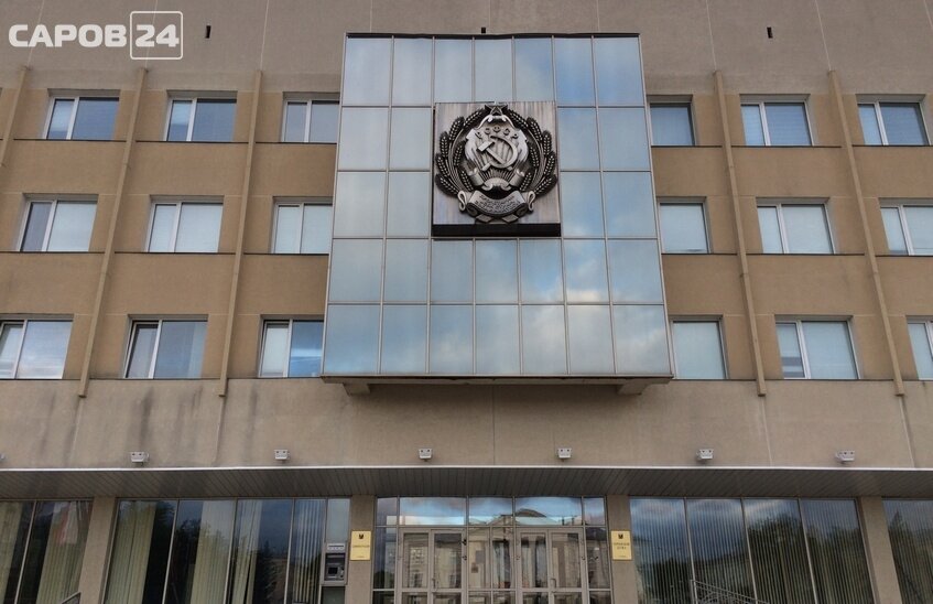 Муниципалитет продает нежилое здание и два гаража