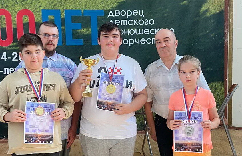Андрей Казаков и Егор Нетрусов выиграли турнир по шашкам во Владимире