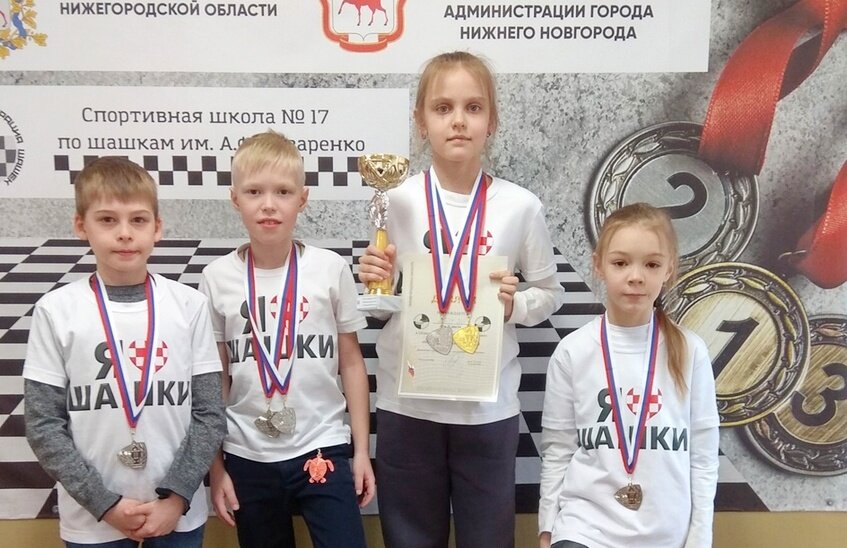 Шашисты ДДТ взяли командное серебро «Чудо-шашек»