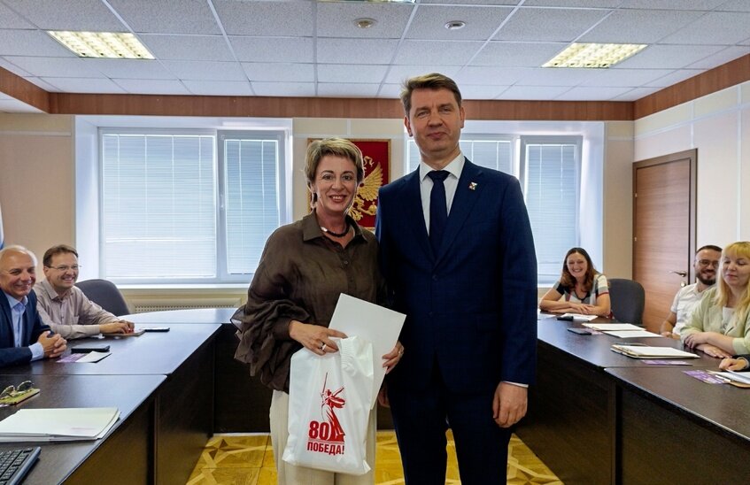 Работники молодежной сферы получили награды