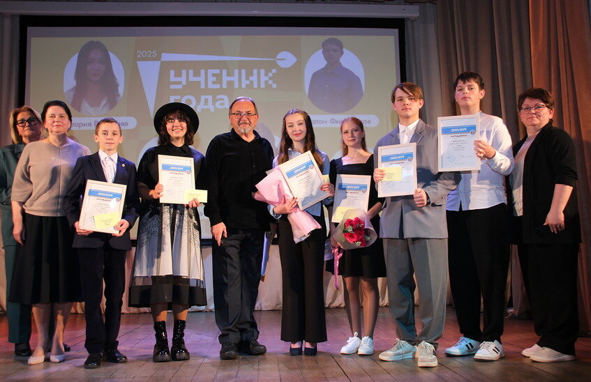 Виктория Романова и Платон Филимонов выиграли конкурс «Ученик года»